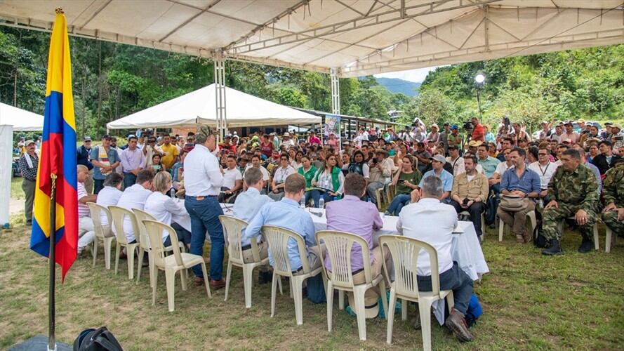 Duque pidió a excombatientes de las Farc rechazar “cantos de sirena” de reincidentes. Foto: Presidencia