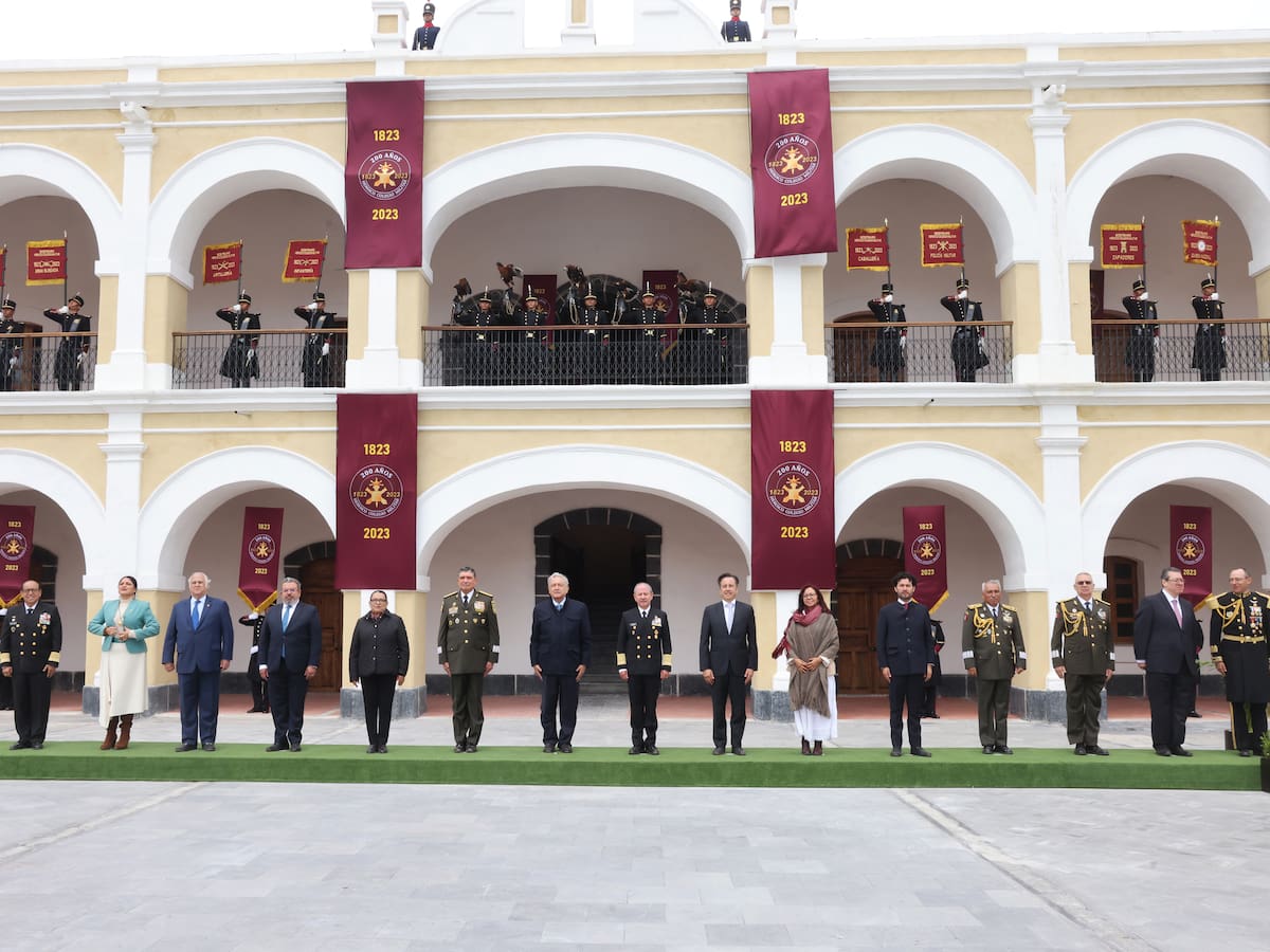 López Obrador condecora al exjefe del Ejército mexicano acusado de narcotráfico por EE.UU.