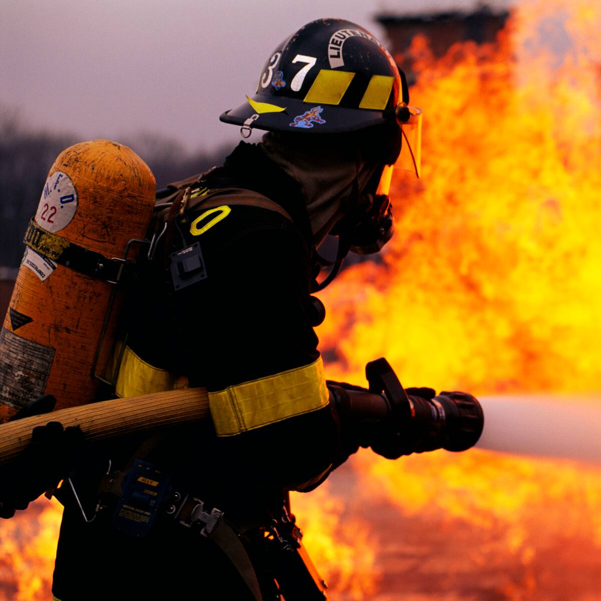 Denuncian irregularidades en contrato de máquinas extintoras de bomberos de Bogotá