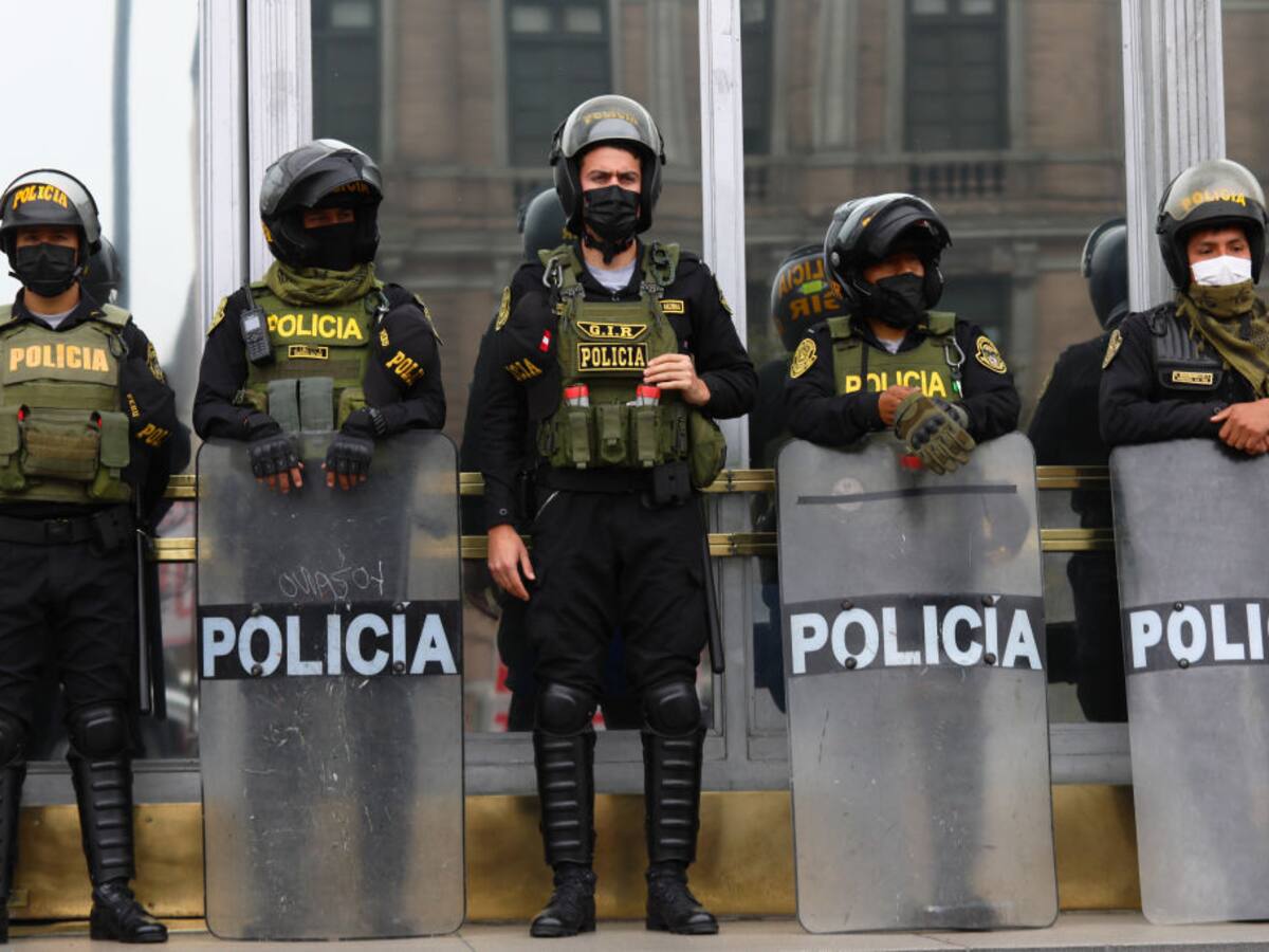 Actos contrarios al orden constitucional “no se acatarán” por Ffaa y Policía de Perú