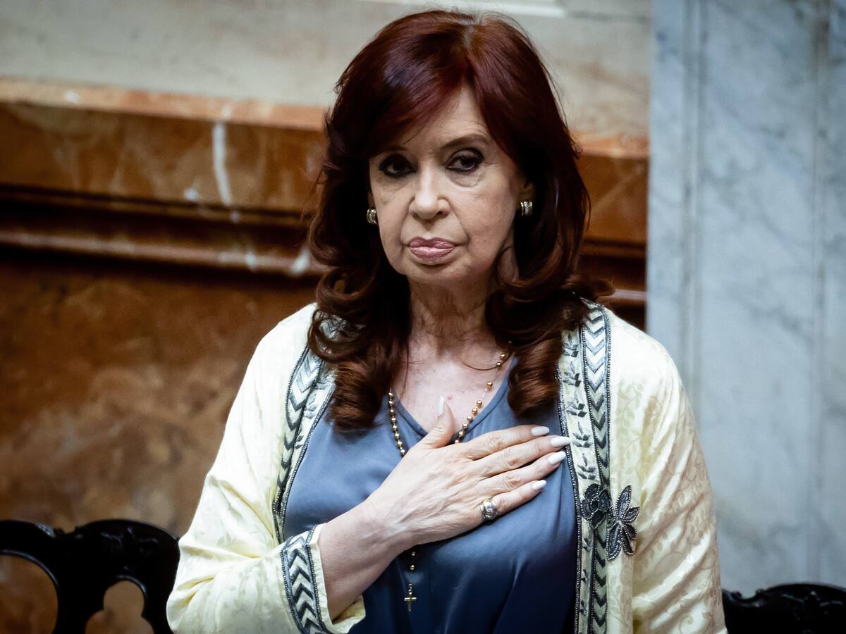 Kirchner enfrenta nuevo juicio por corrupción en medio de crisis del peronismo en Argentina