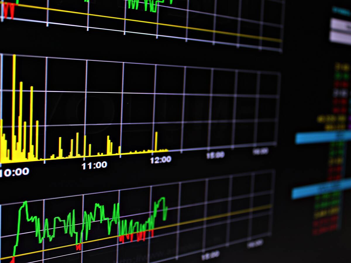 El petróleo Brent baja más de un 7% y se sitúa por debajo de los 100 dólares