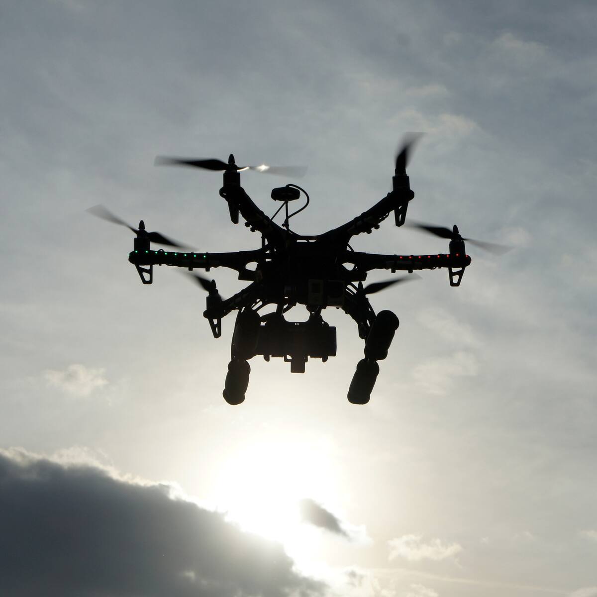 Drones armados en Colombia: la nueva forma de guerra que amenaza a la población civil