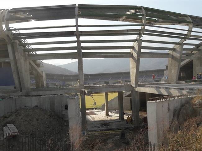 La firma a cargo de la interventoría del Estadio Sierra Nevada aseguró que el Consorcio Deportivo Santa Marta había evitado realizar obras de altura por las fuertes brisas de comienzo de año. Foto: W Radio