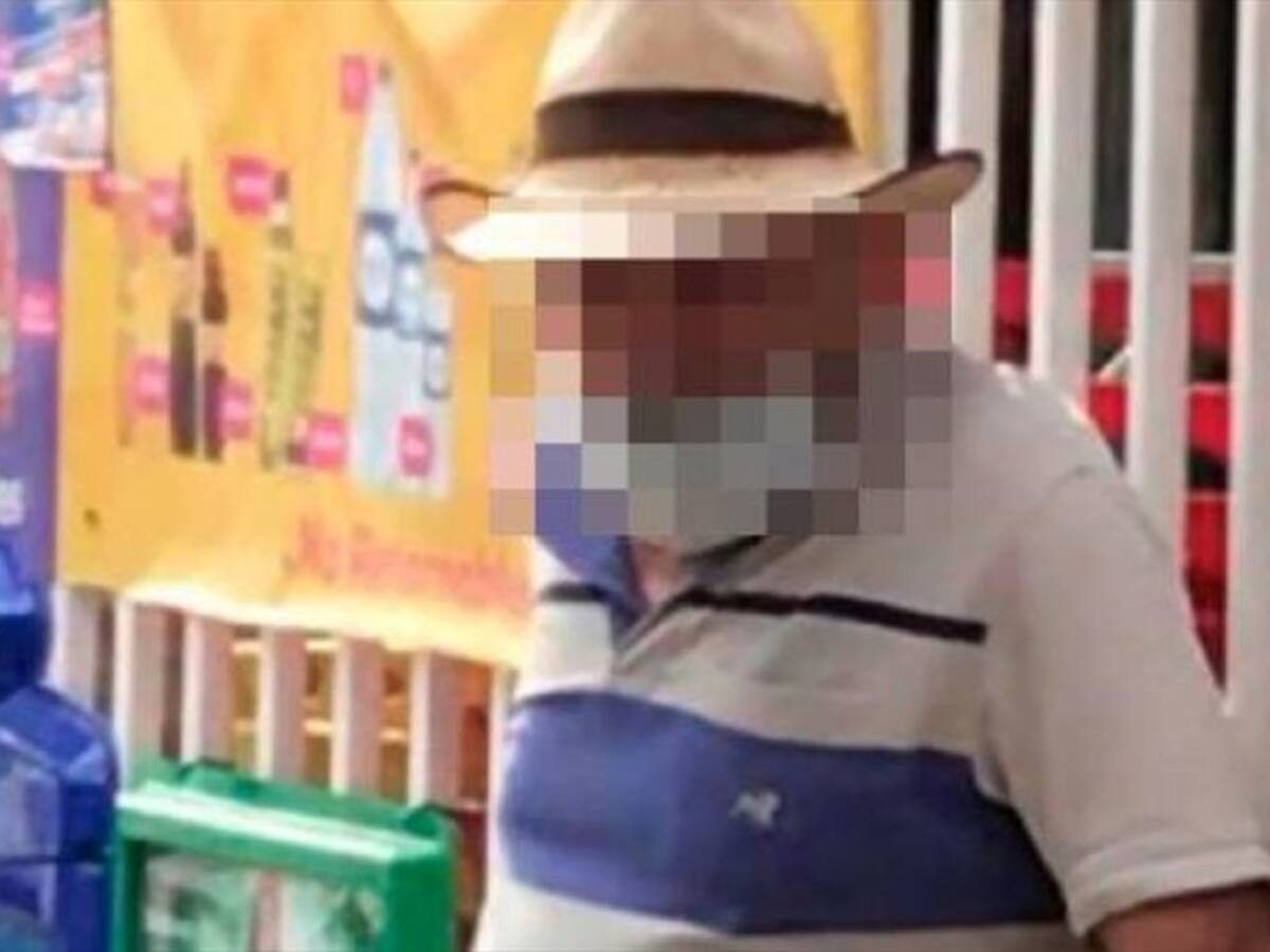 "Fue en defensa propia": Abogado de hombre que agredió a mujer con una botella