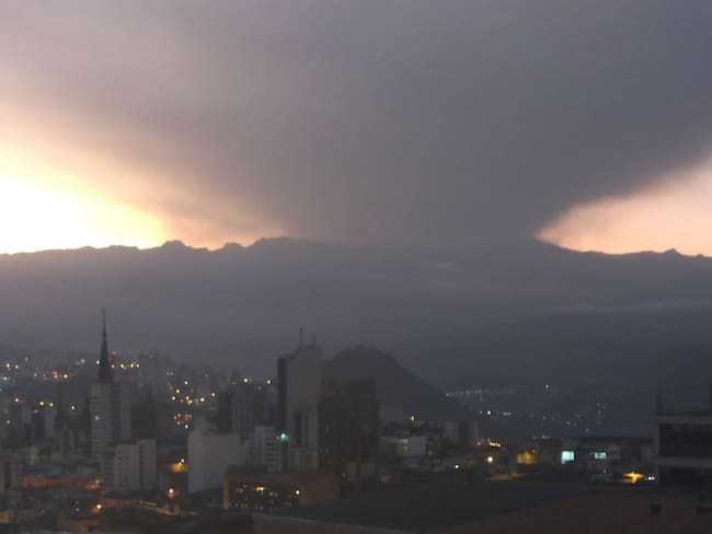 Nube que sería de ceniza en Manizales. Foto: Servicio Geológico Colombiano.