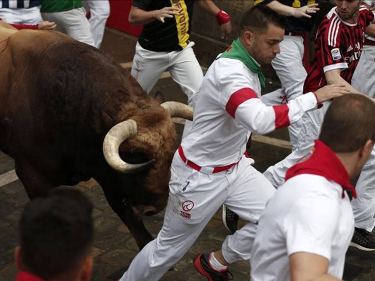 Animalistas protestan en contra de las corridas de toros en Pamplona