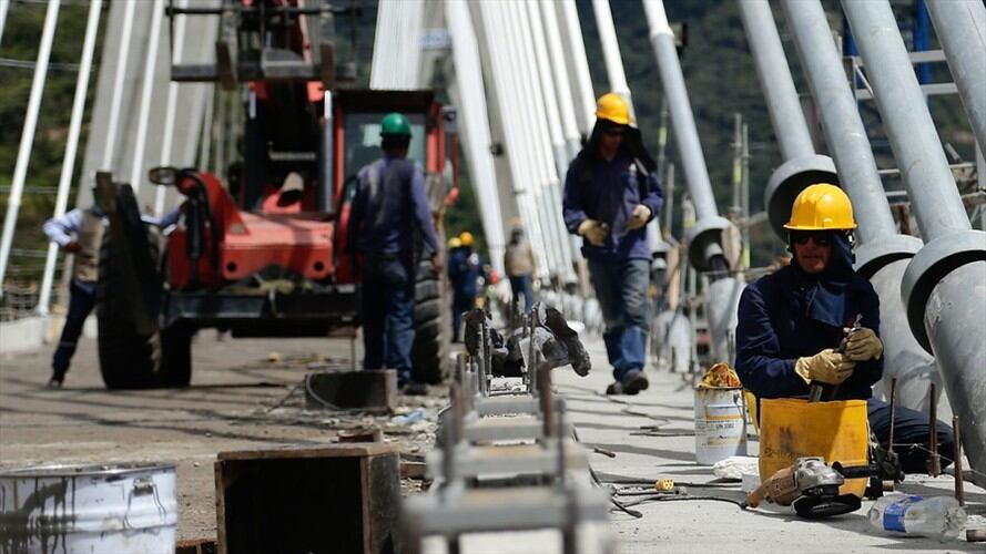 La Agencia Nacional de Infraestructura (ANI) ha aprobado 44 planes de reactivación de obra bajo los protocolos de bioseguridad.. Foto: Colprensa