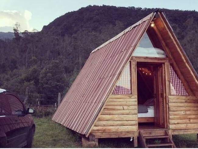 Denuncian que hotel La Villa Suiza prohíbe el ingreso de parejas del mismo sexo