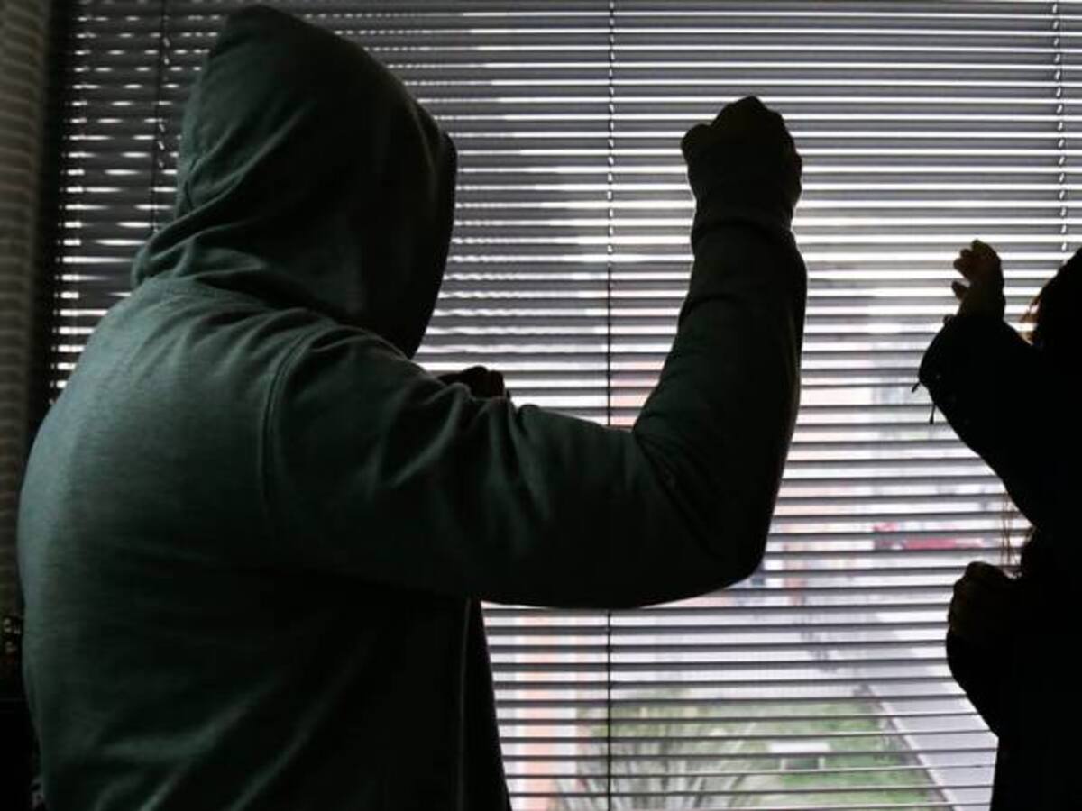 Hijo de Iván René Valenciano fue denunciado por presunta agresión a su expareja