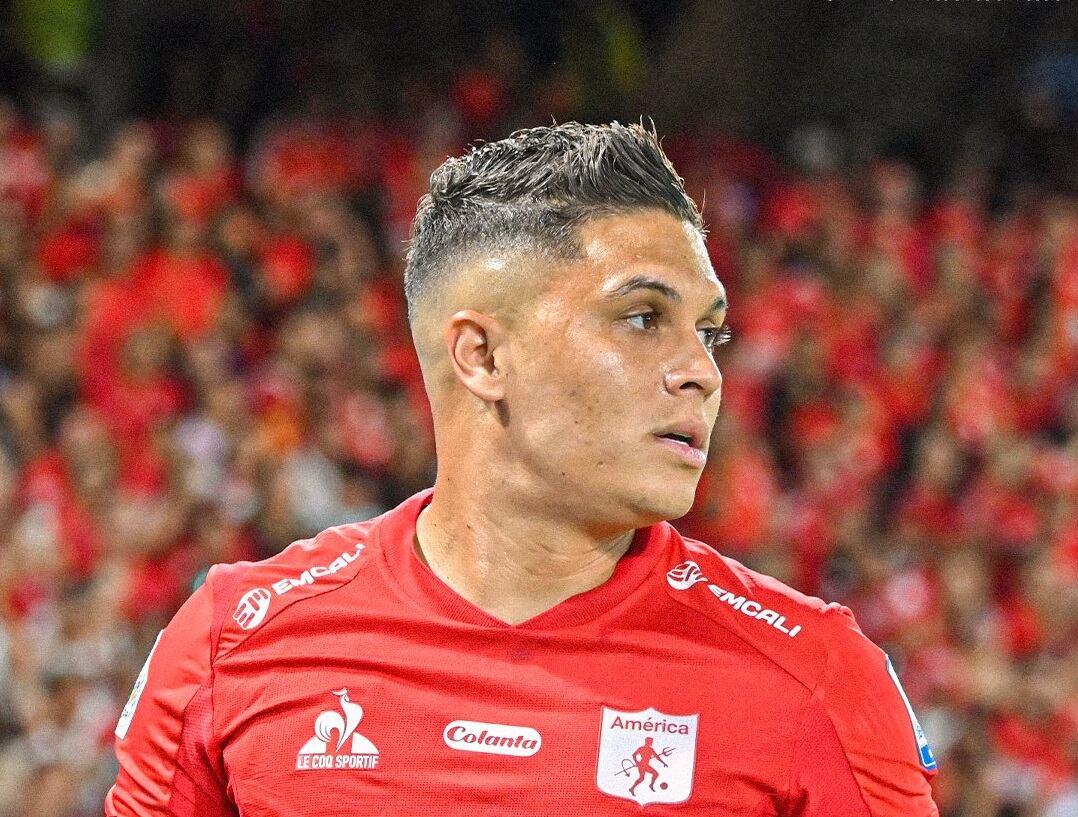 Juan Fernando Quintero tendría pensado abandonar al cuadro 'escarlata'. Foto: América de Cali.