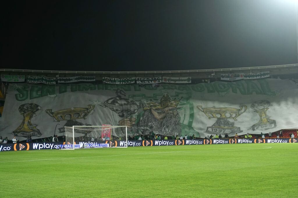 Hinchada de Nacional en El Campín de Bogotá. Enero 29 de 2020. Foto: Daniel Garzon Herazo/NurPhoto via Getty Images.