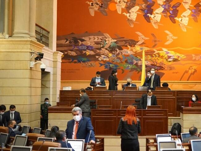 Congresistas deberán aislarse y no podrán viajar en avión por caso de COVID-19 en Cámara. Foto: Colprensa