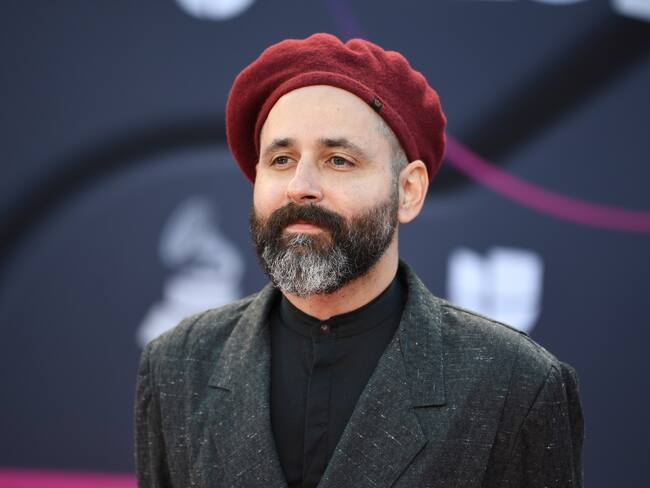 El hermano de ‘Residente’, Eduardo Cabra, presenta su nuevo álbum, ‘Martínez’