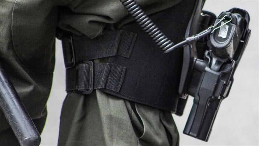 Referencia de un policía en Colombia. Foto: Getty Images:  Daniel Garzn Herazo / EyeEm