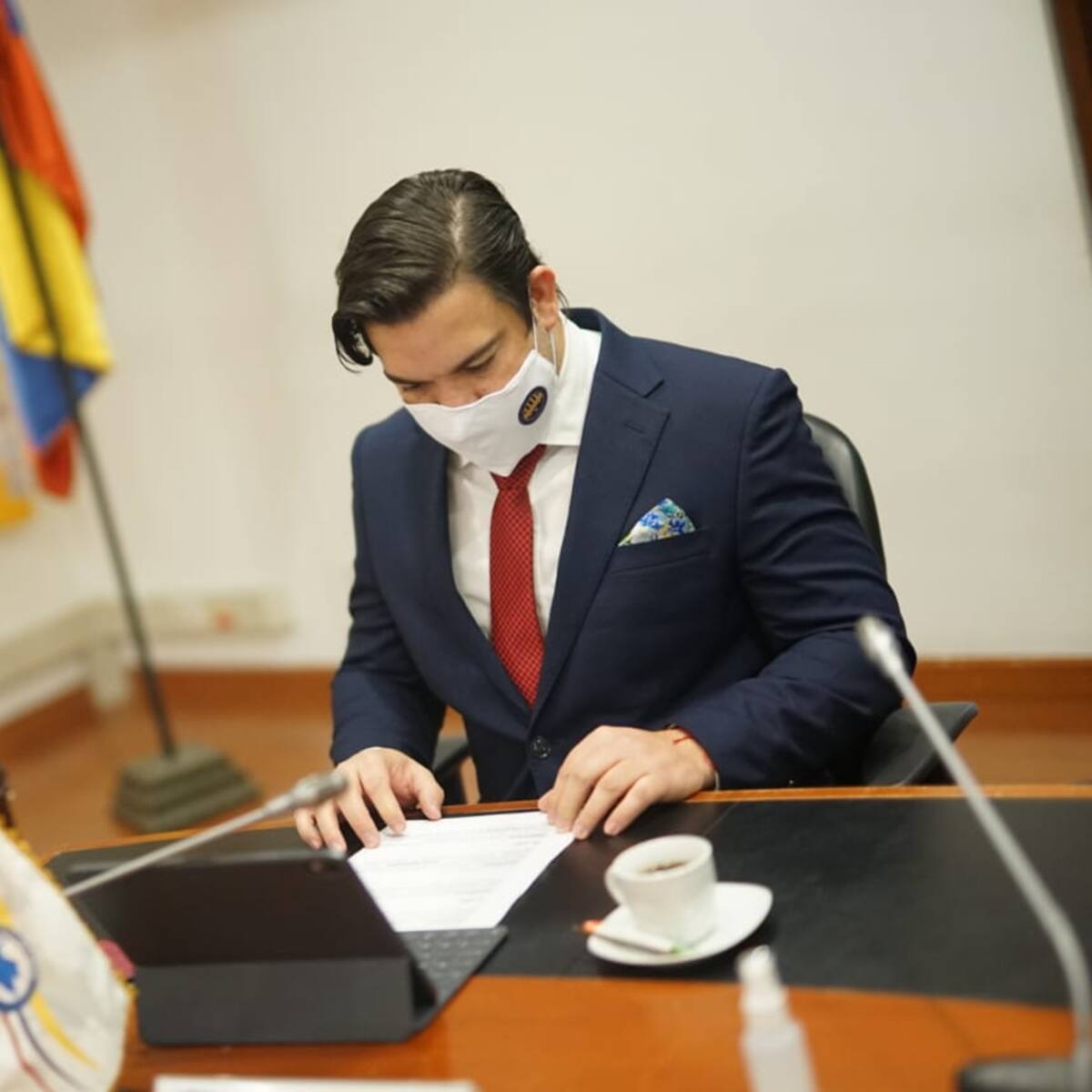 ¿Qué hacía el representante Juan David Vélez en reunión con VOX en España?