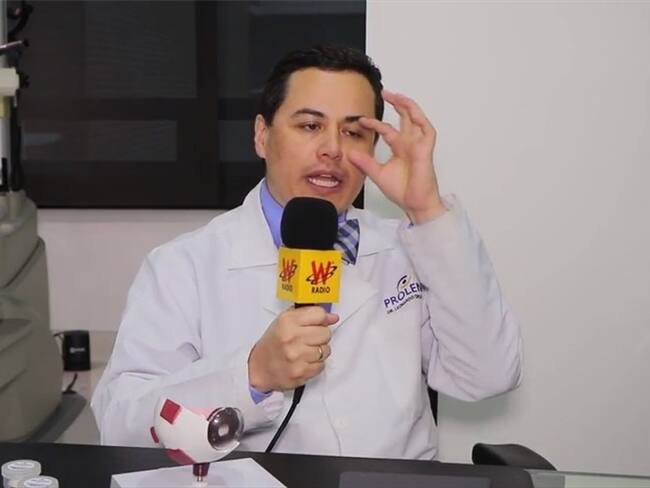 Leonardo Orjuela, Optómetra especialista en Prótesis Oculares de la Clínica Clofán.