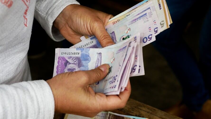 Para estos meses se tendrán en cuenta los beneficios aprobados en el Congreso. Entre esos, que por cada mujer empleada, se otorgará un 50% de un salario mínimo, en vez del 40% originalmente planteado. Foto: Getty Images