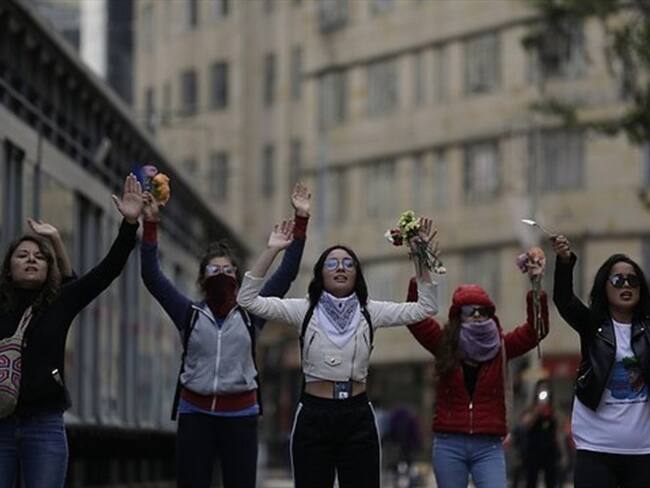 Claudia López y Juan Carlos Henao hablaron del paro y de la propuesta de una asamblea nacional constituyente.. Foto: Colprensa