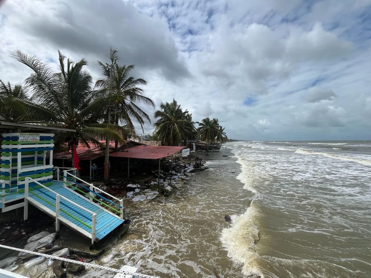 Autoridades mantienen la alerta por mar de leva en Córdoba