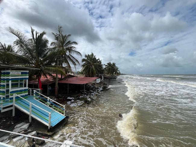 Autoridades mantienen la alerta por mar de leva en Córdoba. Foto: CVS.