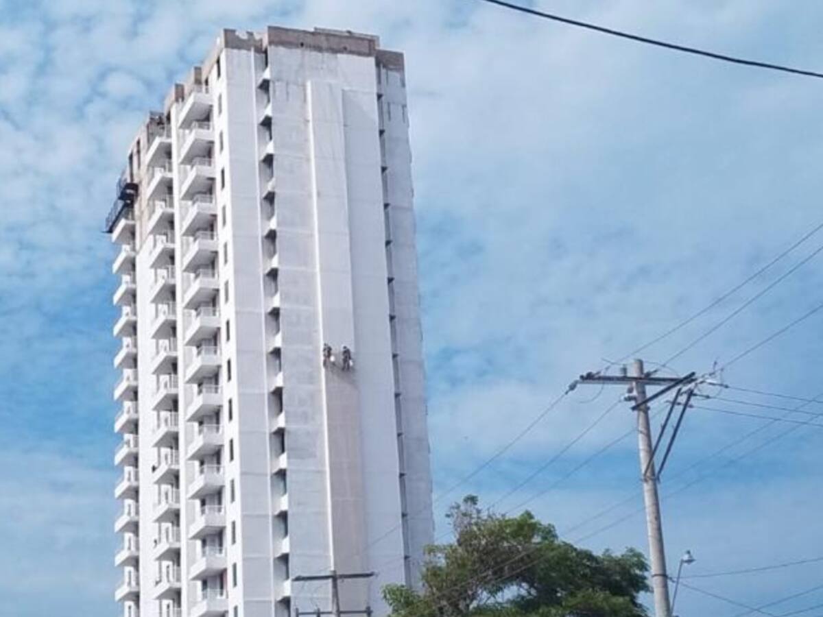 Denuncia: al menos 100 familias afectadas por construcción paralizada en Cartagena