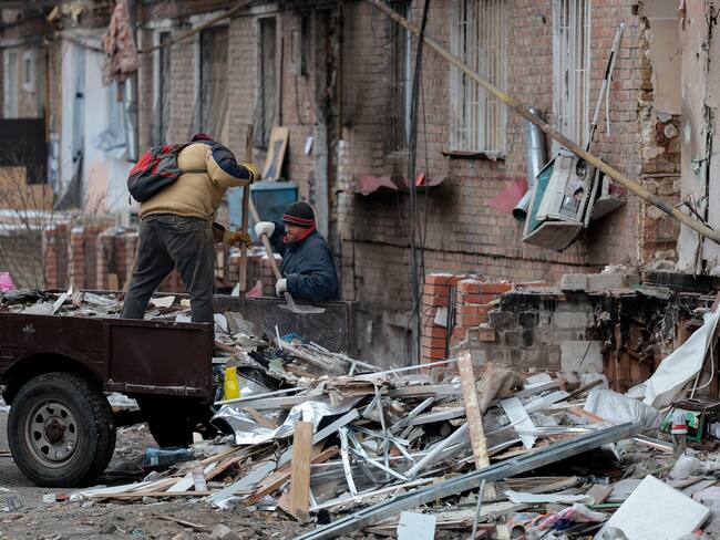 La Fiscalía de Rusia pidióy nueve años de cárcel contra el dirigente opositor Iliá Yashin por denunciar supuestos crímenes de guerra cometidos por el Ejército ruso en el norte de Kiev.