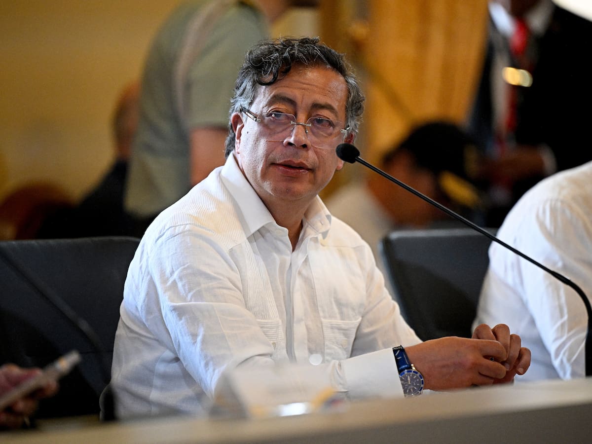Presidente Petro se retractó de haber llamado “muñecas de la mafia” a las periodistas del país