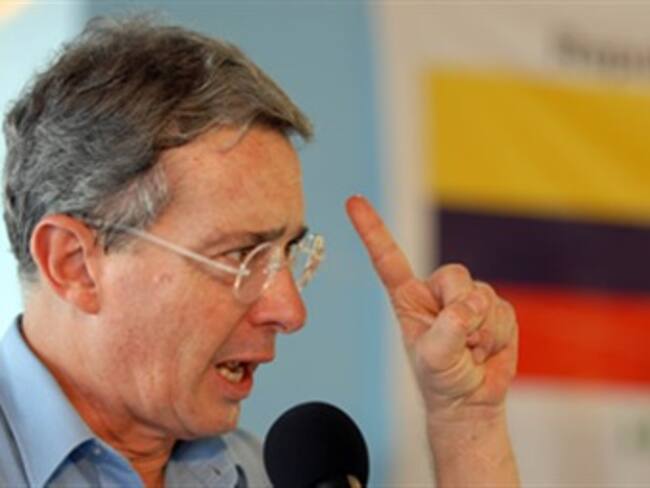 Presidente Uribe denuncia que las Farc quieren hacer campaña política a costa de secuestrados