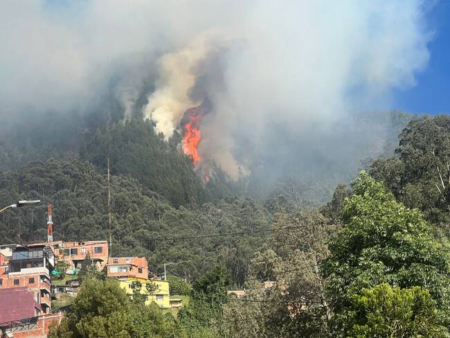 Incendios forestales en los cerros de Bogotá. Foto: W Radio
