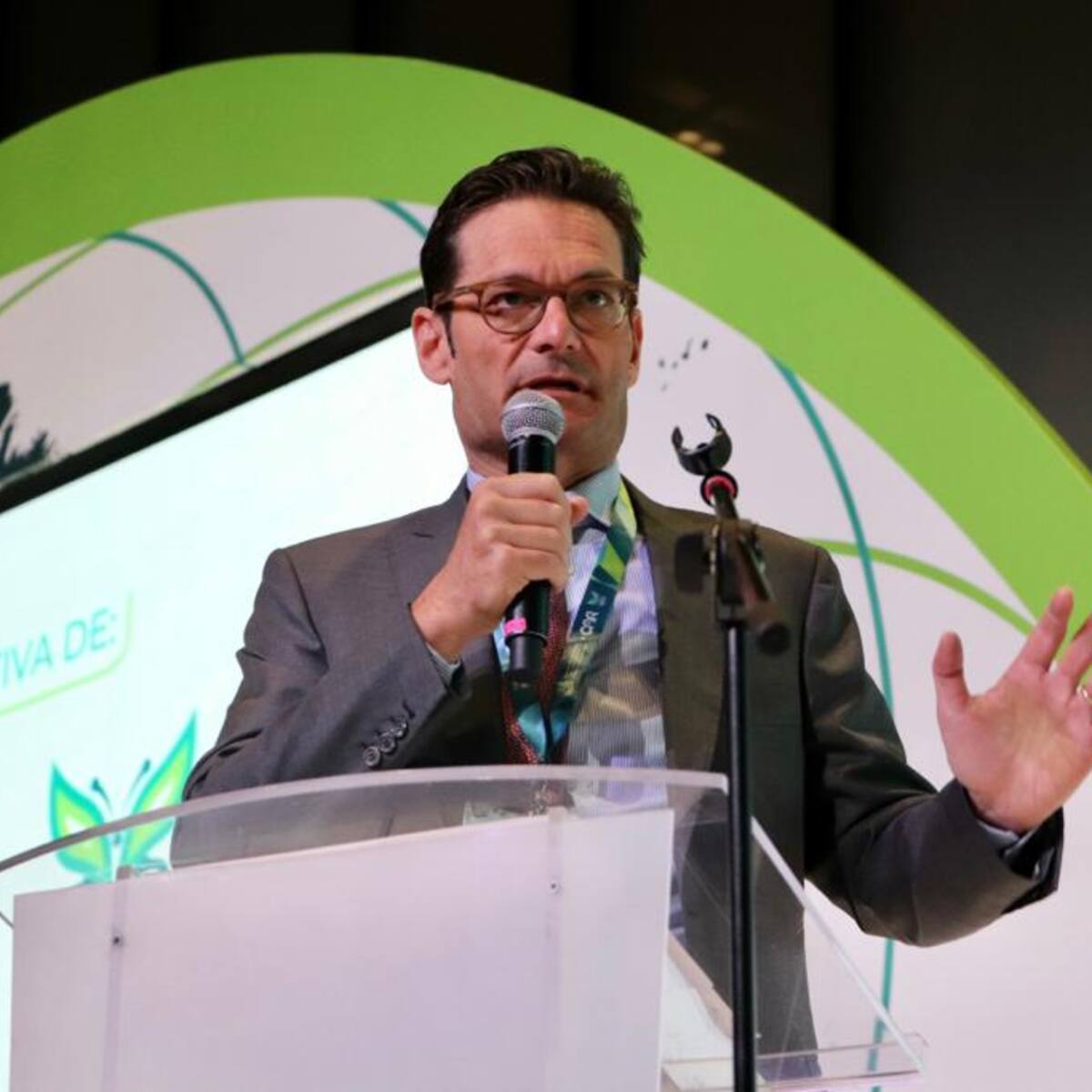 Sostenibilidad va mucho más allá del medio ambiente: Joseph Oughourlian