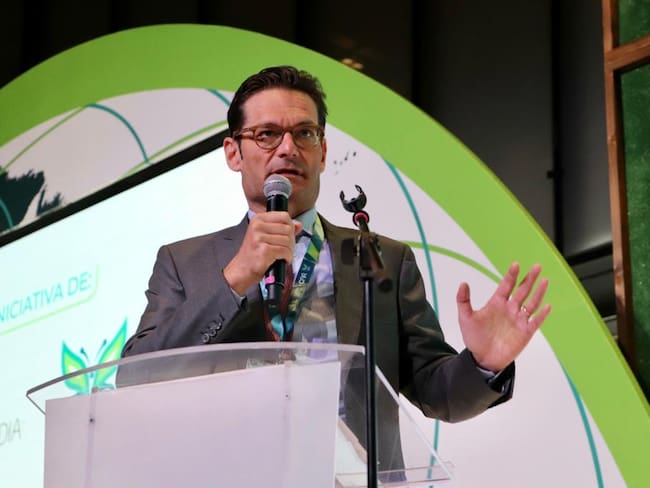 Joseph Oughourlian, presidente de Prisa, en la Cumbre Internacional de Sostenibilidad e Innovación Ambiental en Bogotá. Foto: W Radio