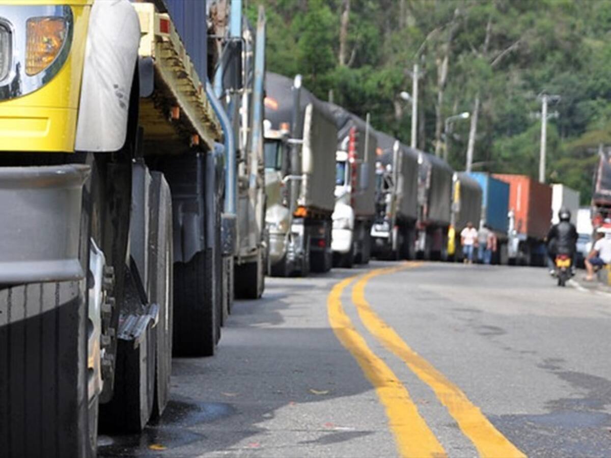 Camioneros aseguran que empiezan a sentir impacto por comportamiento del dólar