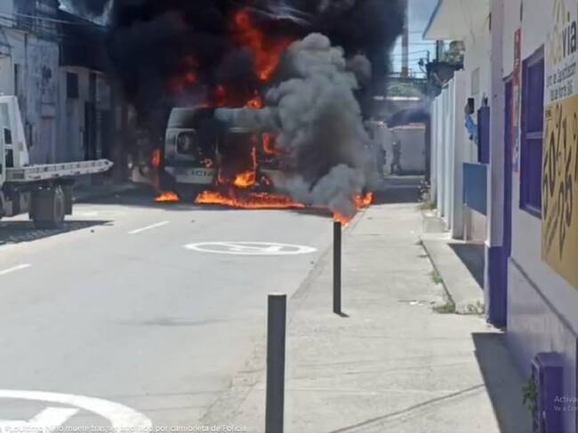 Patrulla quemada. Foto: Cortesía Policía Magdalena Medio