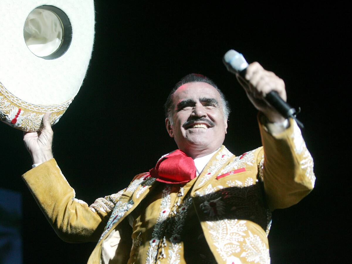 Aprendimos a querer a Vicente Fernández como parte de Colombia: El Charrito Negro