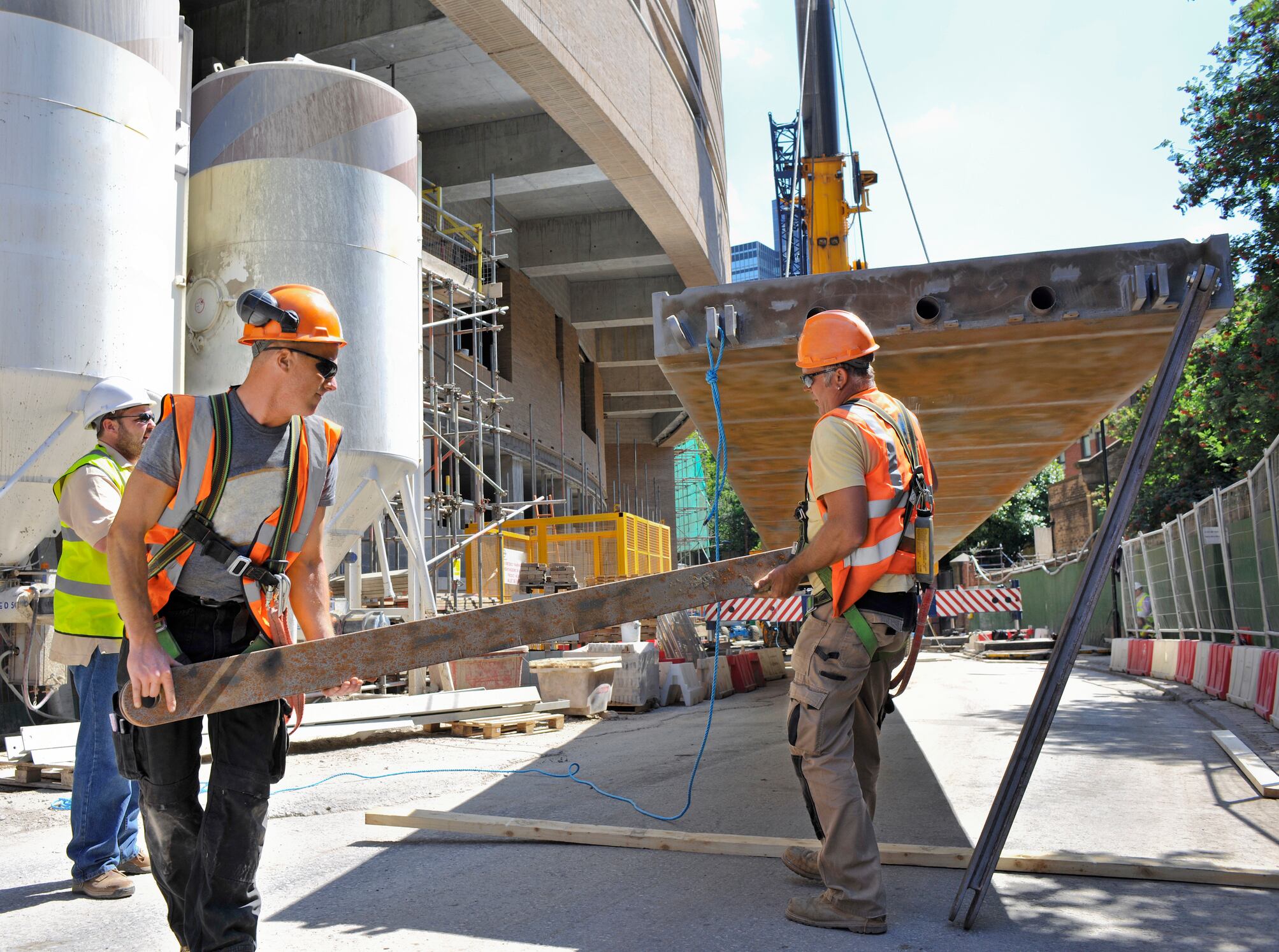 Maestros de obra imagen de referencia. Foto: Getty Images.