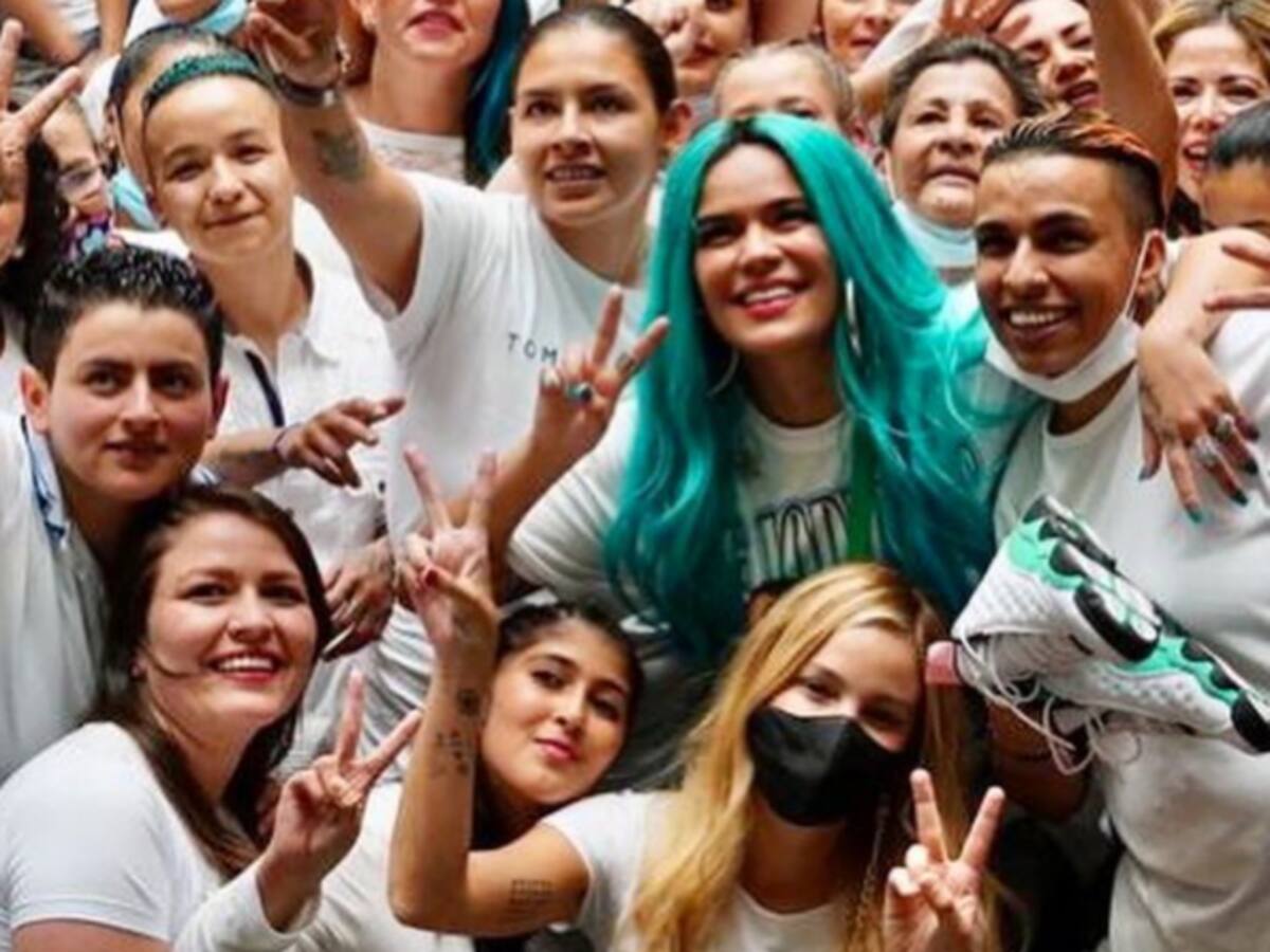 “Gracias por darles un día de felicidad”: Karol G visitó a internas de cárcel en Medellín