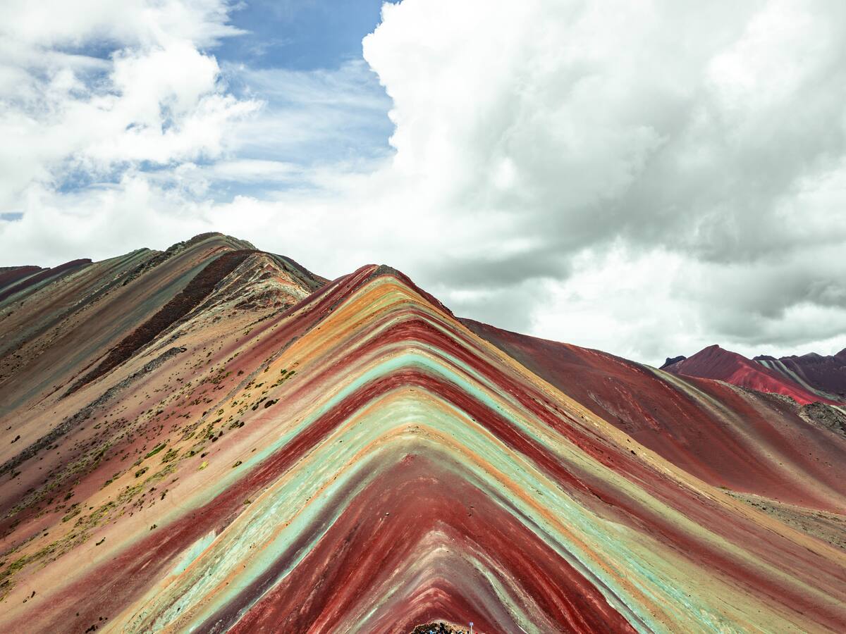 ¿Cuáles son las montañas arcoíris y dónde están ubicadas?