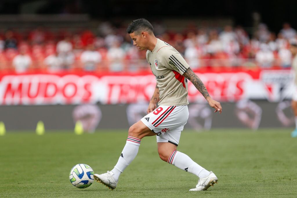 James Rodríguez, de Sao Paulo en partido contra Botafogo. 19 de agosto 2023. Foto: Ricardo Moreira/Getty Images.