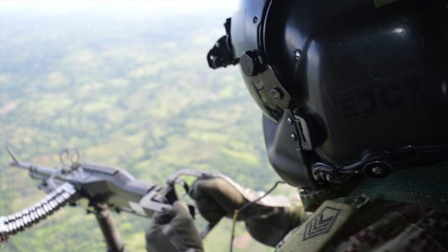 Soldado brindó primeros auxilios a presunto miembro del Clan del Golfo.Foto:prensa Ejército.