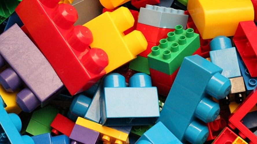 Con la intención de ayudar al medio ambiente, los bloques ya no serán de plástico.. Foto: Getty Images