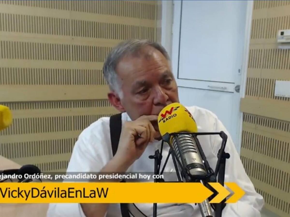 El precandidato afirma que está de acuerdo en una intervención militar en Venezuela