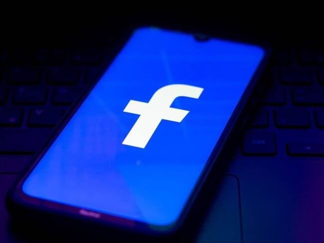 Las noticias falsas es un problema de Facebook: James Barnes