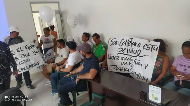 Pancartas marcadas con el nombre Diana Carolina Rodríguez Madrigal. Foto: Cortesía.