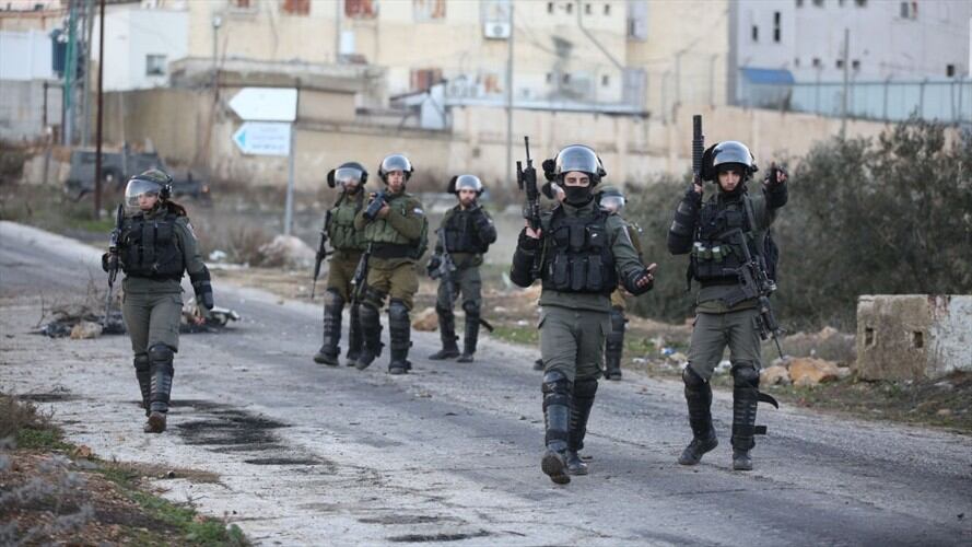 El ejército israelí anunció el miércoles que reforzará su presencia en Cisjordania ocupada y cerca de la Franja de Gaza con "tropas de combate" al día siguiente del anuncio del proyecto estadounidense. Foto: Getty Images