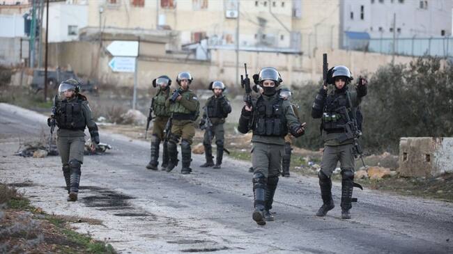 El ejército israelí anunció el miércoles que reforzará su presencia en Cisjordania ocupada y cerca de la Franja de Gaza con "tropas de combate" al día siguiente del anuncio del proyecto estadounidense. Foto: Getty Images