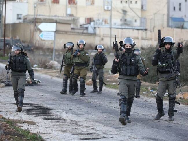 El ejército israelí anunció el miércoles que reforzará su presencia en Cisjordania ocupada y cerca de la Franja de Gaza con &quot;tropas de combate&quot; al día siguiente del anuncio del proyecto estadounidense. Foto: Getty Images
