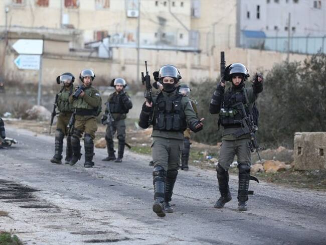 El ejército israelí anunció el miércoles que reforzará su presencia en Cisjordania ocupada y cerca de la Franja de Gaza con "tropas de combate" al día siguiente del anuncio del proyecto estadounidense. Foto: Getty Images