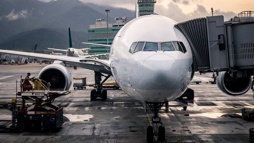 Aerolíneas reportaron vuelos cancelados y con demoras por fuertes lluvias en Bogotá. Foto: Getty Images