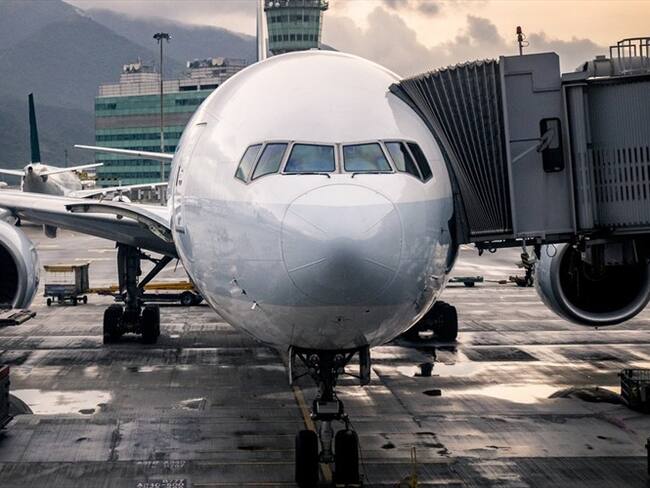 Aerolíneas reportaron vuelos cancelados y con demoras por fuertes lluvias en Bogotá. Foto: Getty Images